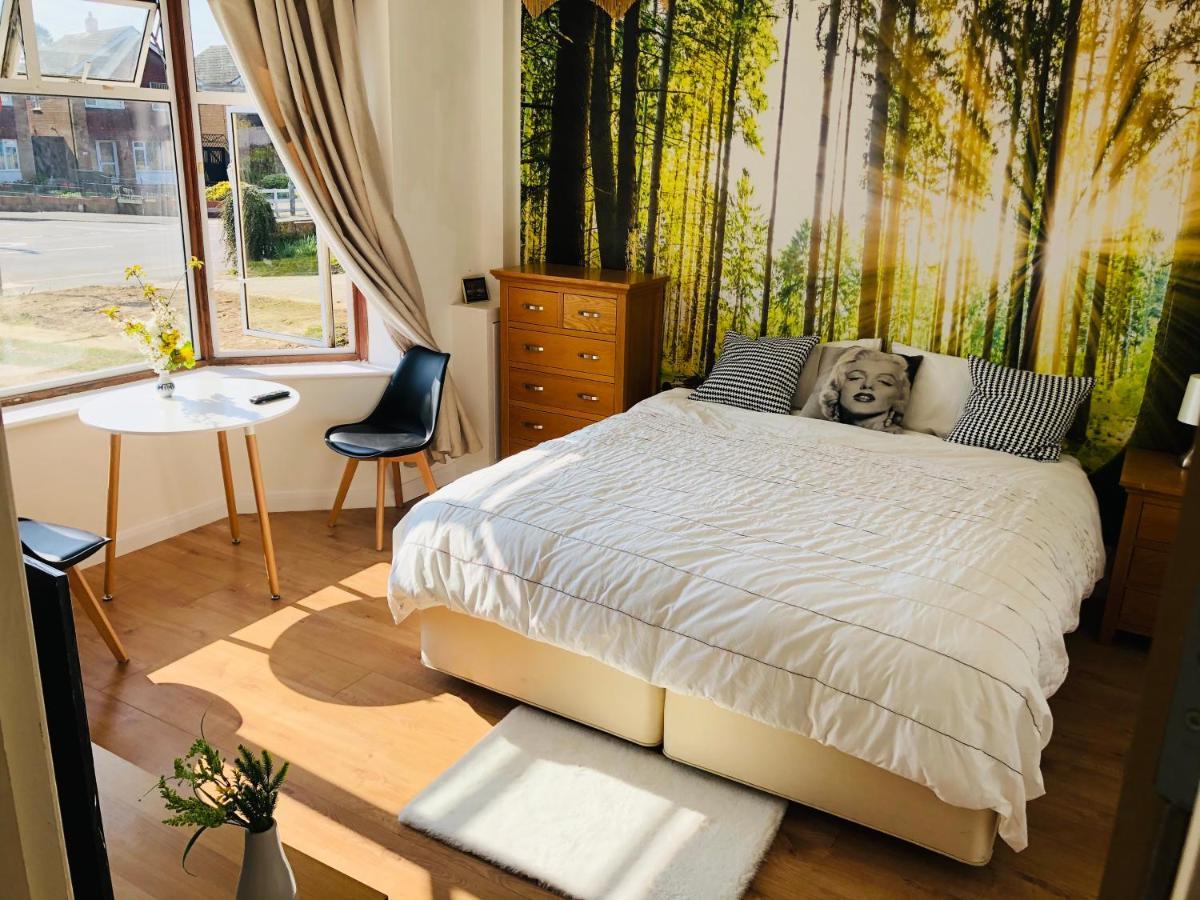 Homestay Amazing Quiet Garden House Near London Luton Airport *