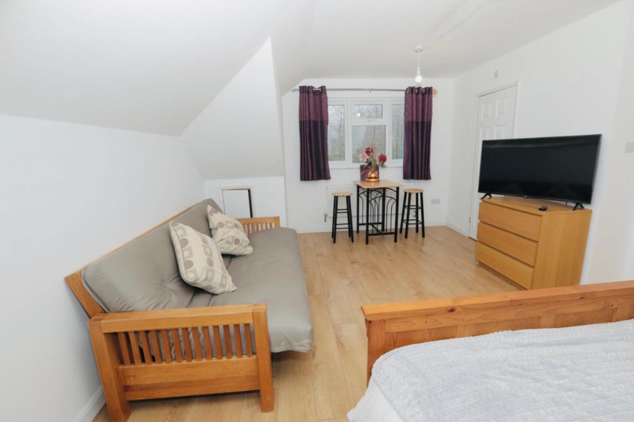 Homestay Amazing Quiet Garden House Near London Luton Airport
