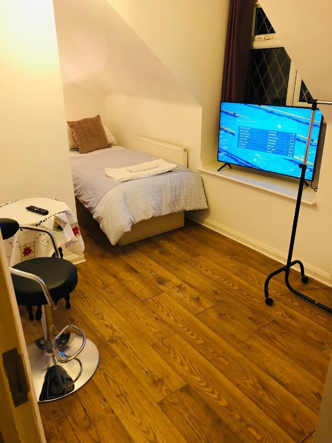 Homestay Amazing Quiet Garden House Near London Luton Airport Luton (Bedfordshire)