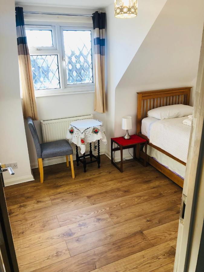 Homestay Amazing Quiet Garden House Near London Luton Airport Luton (Bedfordshire)