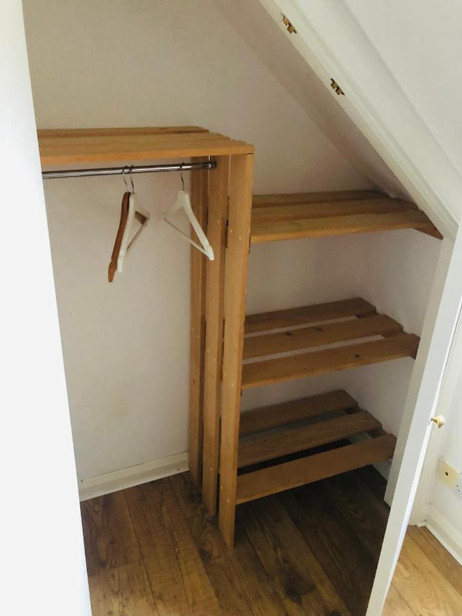 Amazing Quiet Garden House Near London Luton Airport Homestay *