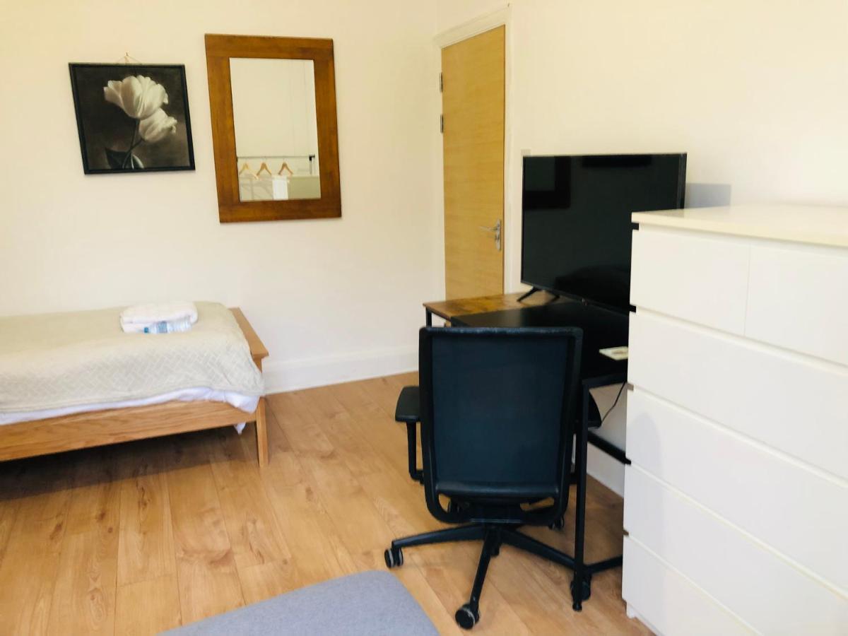 Amazing Quiet Garden House Near London Luton Airport Luton (Bedfordshire)