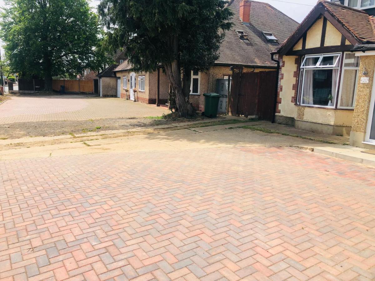 Amazing Quiet Garden House Near London Luton Airport