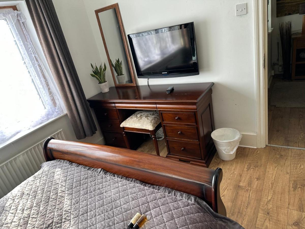 Amazing Quiet Garden House Near London Luton Airport Homestay Luton (Bedfordshire)