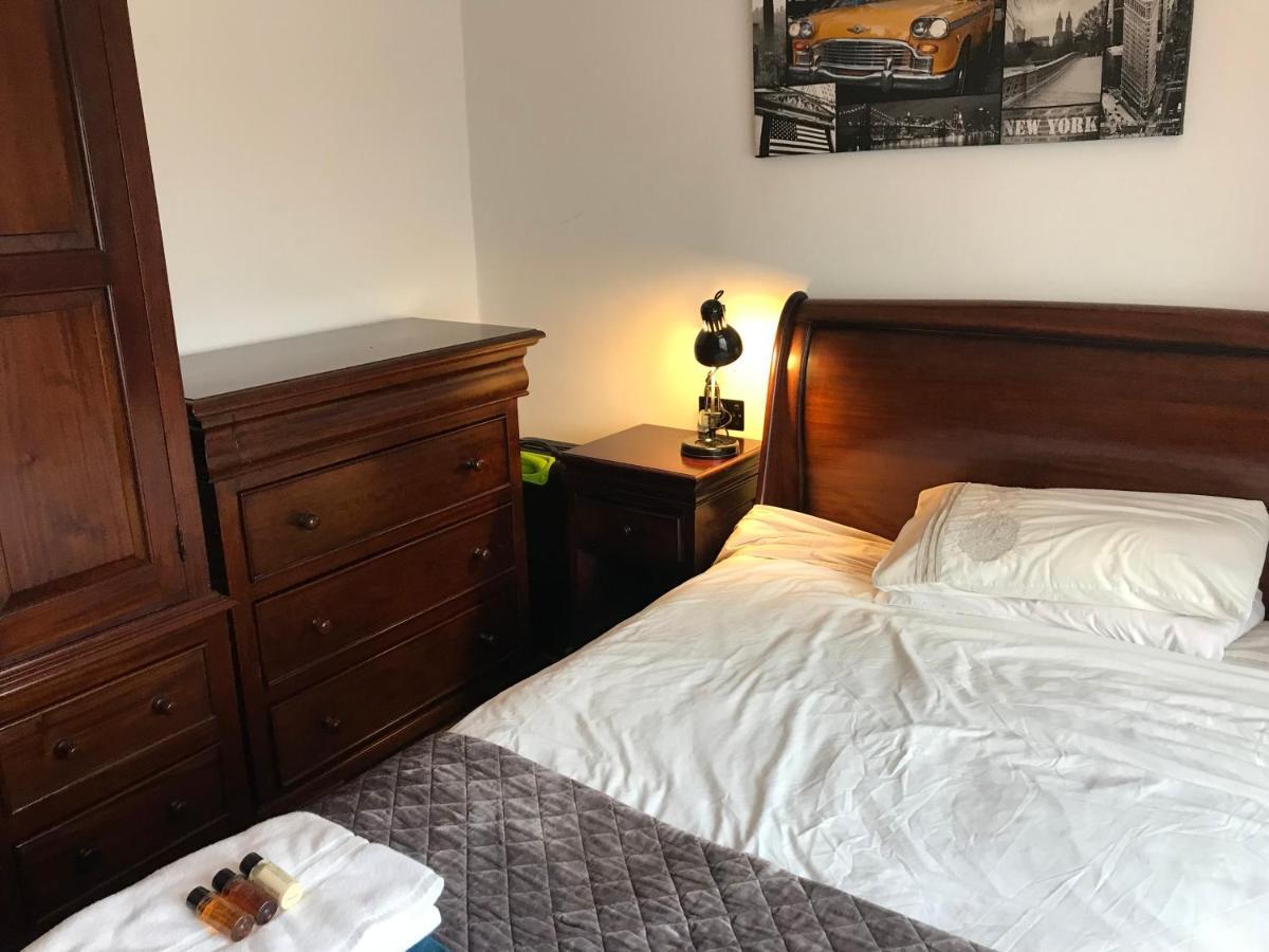 Amazing Quiet Garden House Near London Luton Airport Homestay *